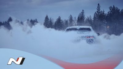 Video av testing av prototypen av Hyundais IONIQ 5 N høy-ytelseselbil på vinterføre. Video.