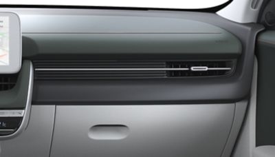 Kupeen til Hyundai IONIQ 5 crossover i fargen Dark Green / Dove Gray. Foto.