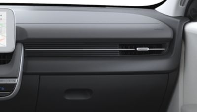 Kupeen til Hyundai IONIQ 5 crossover i fargen Dark Pebble Gray / Dove Gray. Foto.
