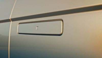 Dørhåndtak i flukt med karosseriet på elbilen Hyundai IONIQ 5 crossover. Foto.