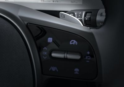 Schaltwippe zur Steuerung der Bremsenergie-Rückgewinnung am Lenkrad eines Hyundai IONIQ 5.