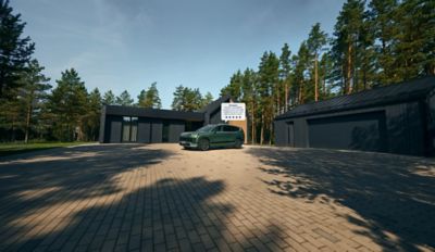 Elektricke SUV Hyundai IONIQ 9 pred dizajnovym domom s hodnotenim 5*