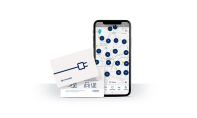 La carta Charge MyHyundai e l'app che consentono di accedere a varie opzioni di ricarica in tutto il mondo.
