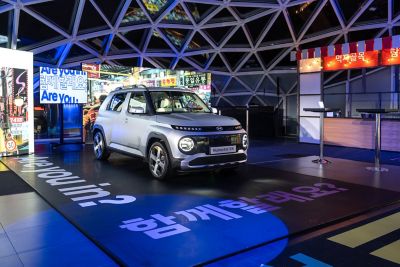 Hyundai INSTER vista nella parte frontale e laterale