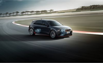 Vista a raggi X di Hyundai IONIQ 5 N che mostra i suoi doppi motori elettrici