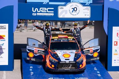 Hyundai i20 N Rally1 su strada alberata