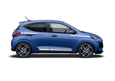 Decals, sport stripes and speed stripes on a Hyundai i10.