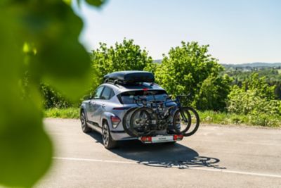 Bike Carrier sykkelstativ på elbilen KONA Electric, sett bakfra. Foto.