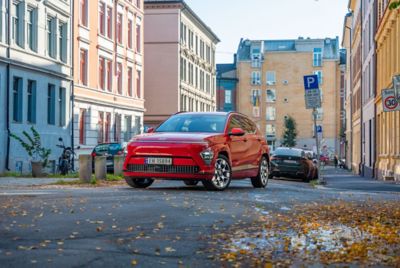 En Hyundai KONA Electric leveres hjem til en kunde som har handlet med Click to Buy. Foto.