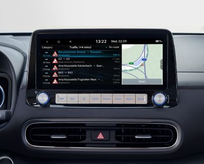Imagen de la pantalla de 10,25” del nuevo Hyundai KONA, que muestra la información del tráfico en tiempo real.