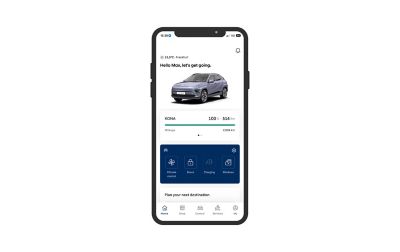 A man explores the connectivity of the Hyundai KONA Electric and opens the door with his smartphone.