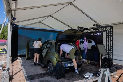 Forberedelser av INSTER til kjøresimlulatoren. Foto.