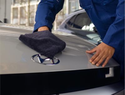 The Hyundai Logo being polished by a Hyundai Service Expert.