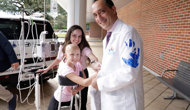 Children learning about marine pollution in a Healthy Seas education program supported by Hyundai.