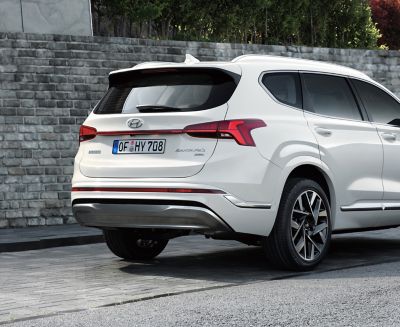Nové 7místné SUV Hyundai Santa Fe s novým designem zadních světel.