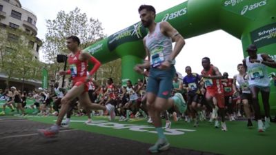 Coureurs au départ du Schneider Electric Marathon de Paris