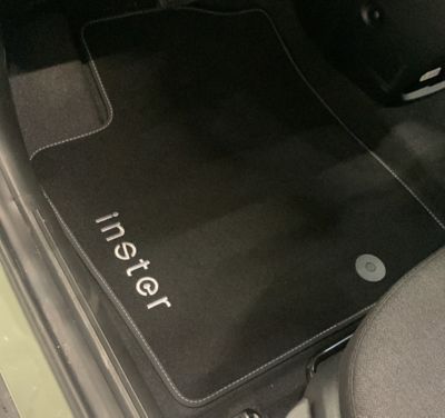 Mattenset velours met INSTER-logo in Hyundai INSTER.
