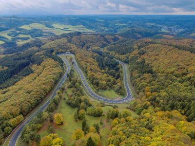 A racetrack seen from above with an N shaped chicane curve.