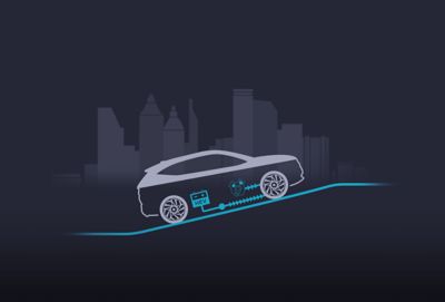 De elektromotor en de benzinemotor werken samen.
