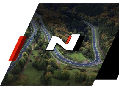 Logo Hyundai N s pretekárskym okruhom v pozadí.