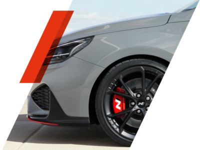 The high-performance red brake callipers of the Hyundai i30 N.
