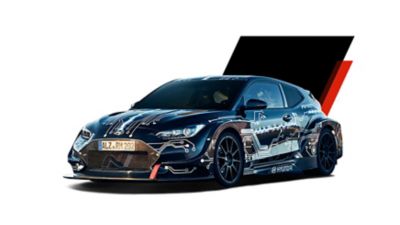 Vysokovýkonný elektrický automobil Hyundai Veloster N ETCR zboku.