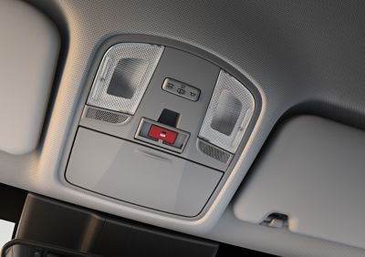 Przycisk eCall na podsufitce w samochodzie Hyundai.