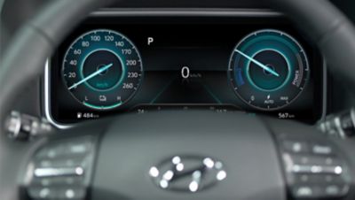 The brilliant 10.25" cluster of the Hyundai Kona Electric in the eco mode.