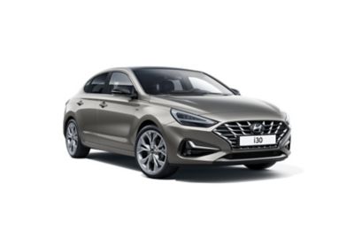 Hyundai i30 Fastback na snímku zepředu na straně spolujezdce.