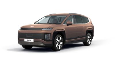 IONIQ 9 med utstyrsnivået Premium sett skrått 