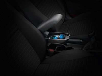 A trunk mat made of high-quality velour and featuring the Hyundai i20 logo.