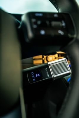 The centre console with the N-DCT gearstick of a Hyundai i30 N.