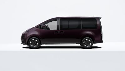 Hyundai STARIA Electric på en nøytral bakgrunn. Foto.
