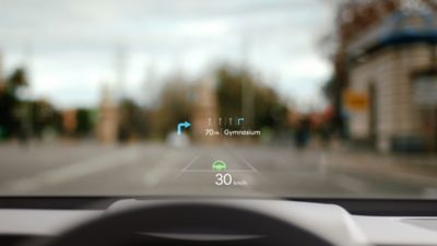 Un'immagine dell'head-up display del SUV elettrico Hyundai KONA.