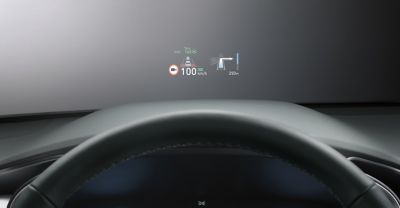 Imagen del sistema head-up display dentro del Hyundai SANTA FE Híbrido Enchufable.