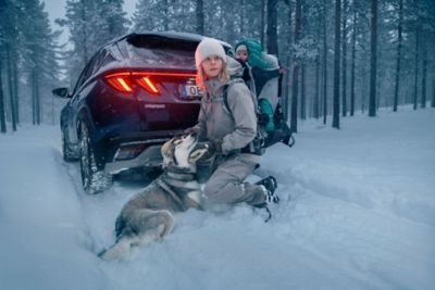 Hyundai TUCSON w śnieżnym krajobrazie.