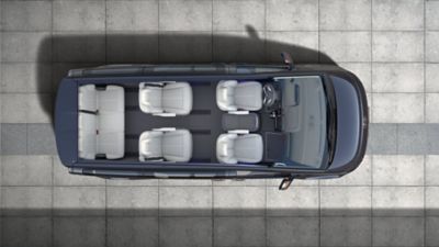 Vue aux rayons X du positionnement des six airbags à l'intérieur de la Hyundai STARIA Hybrid.