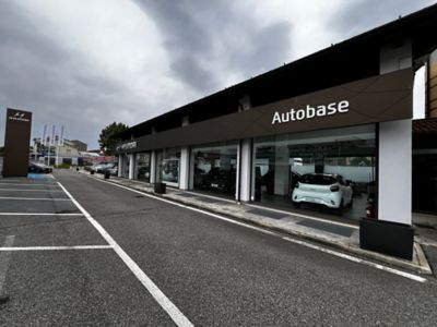 Esterno della Concessionaria Autobase