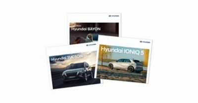 Modellbroschüren verschiedener Hyundai Modelle.