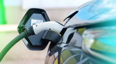 Ładowanie samochodu elektrycznego
