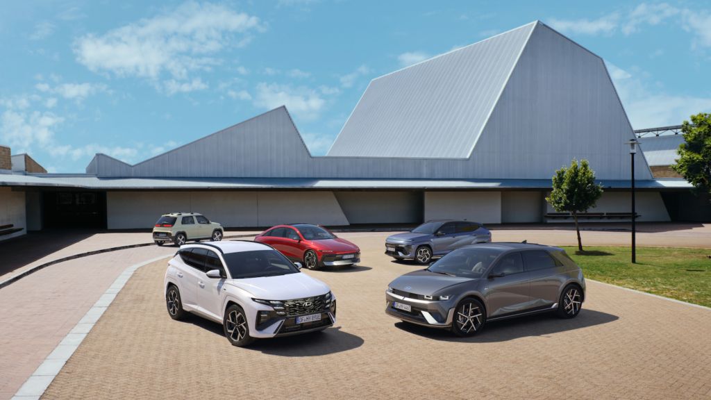 Bodegón de gama electrificada de Hyundai con INSTER, IONIQ 5, IONIQ 6, TUCSON PHEV y KONA EV