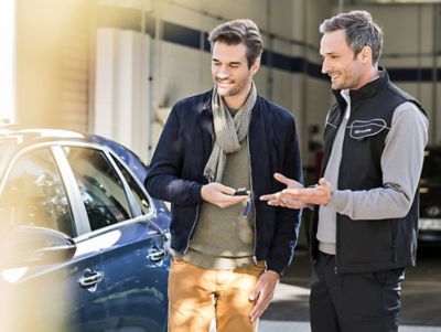 Photo showing the all-new Hyundai Nexo refuelling.