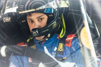 Entrevista a integrante del equipo Hyundai durante la salida del Rallye de Ourense