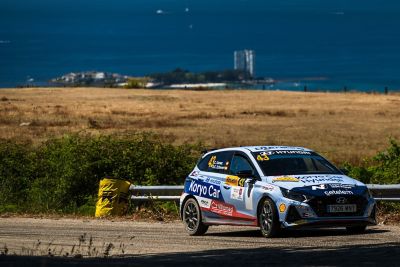 Hyundai de rally en la zona de asistencia del Rallye de Ourense