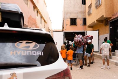 Niños entrada en la escuela