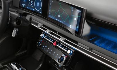 Hyundai infotainmentskärm med transparent skyddsfilm för skydd mot repor och fingeravtryck.