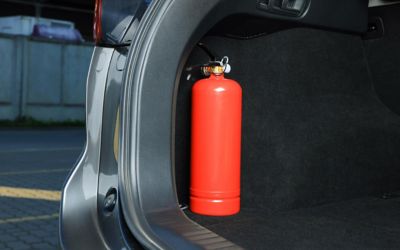 Gaśnica samochodowa w bagażniku