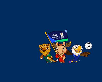 Hyundai TUCSON Hybrid N Line blanc garé dans une allée devant une maison moderne