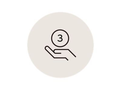 Symbolbild Hyundai Garantieverlängerung für Wallboxen: Hand fängt Münze mit der Zahl 3.