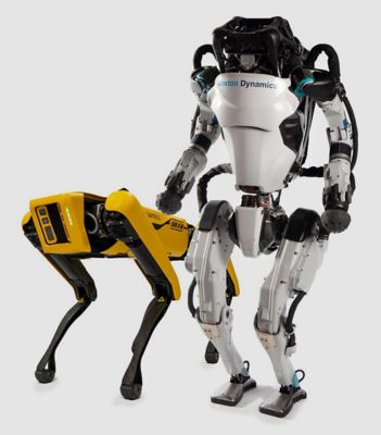 Robot Spot a Atlas od Boston Dynamics).